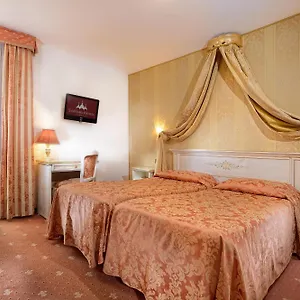 Ambassador Tre Rose *** Venecia