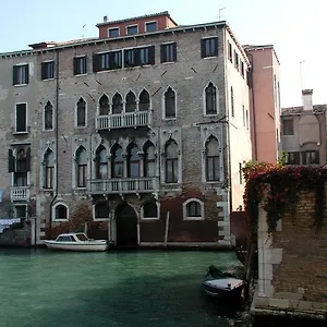 At A Palazzo Bed & Breakfast
