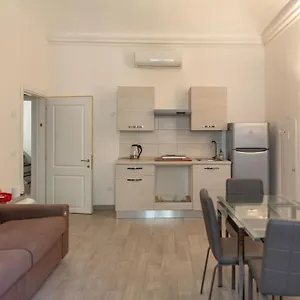 Apartamento Beautiful In Quite Area Italia