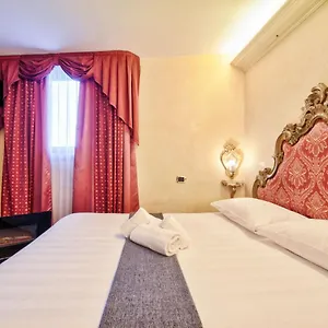 Vecellio On The Lagoon Hotel